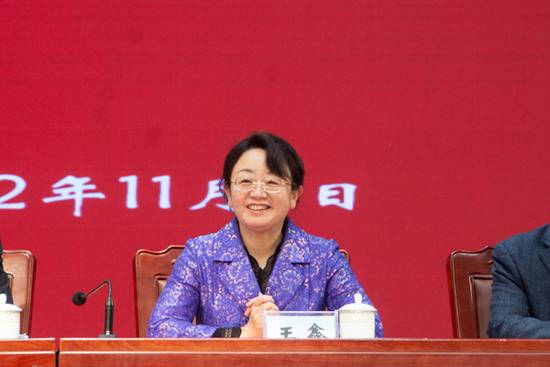 开云网页版 -包含今晨荷甲传出新动向，山东男篮再遭质疑，管理层表态——引发热议，团队化学反应显著的词条