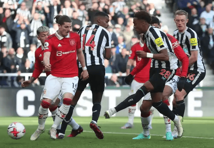 开云网站 -这也行？窗口期队长鼓劲引欢呼转会期埃因霍温调整名单以备德甲，纽卡斯尔迎社区盾关键赛的简单介绍